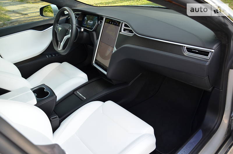 Седан Tesla Model S 2018 в Києві