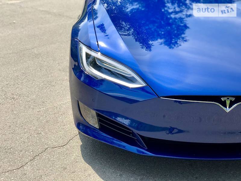 Лифтбек Tesla Model S 2017 в Киеве