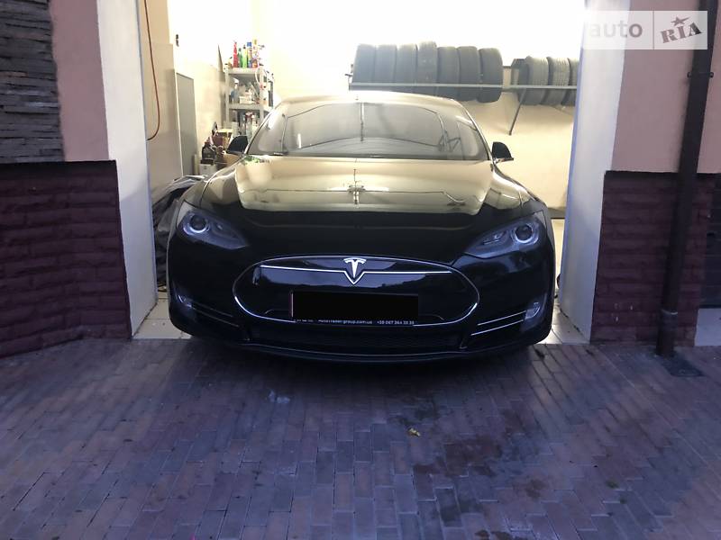 Хетчбек Tesla Model S 2014 в 