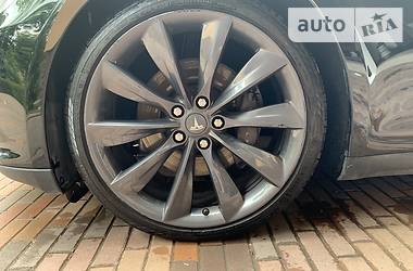 Хетчбек Tesla Model S 2014 в 