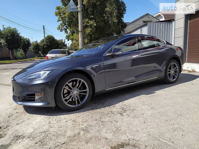 Хэтчбек Tesla Model S 2015 в 