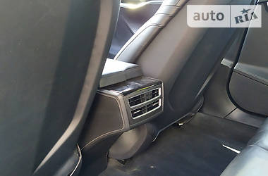 Хэтчбек Tesla Model S 2015 в 