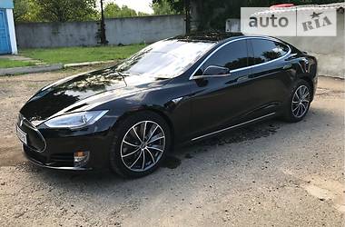 Седан Tesla Model S 2016 в Черновцах