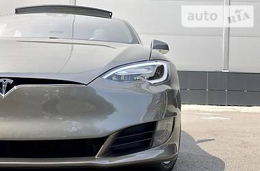 Лифтбек Tesla Model S 2016 в Киеве