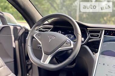 Лифтбек Tesla Model S 2016 в Киеве