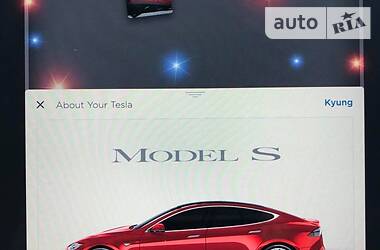 Седан Tesla Model S 2017 в Стрые