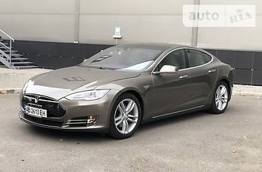 Лифтбек Tesla Model S 2015 в Киеве