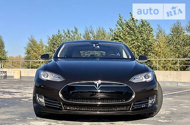 Ліфтбек Tesla Model S 2013 в Києві