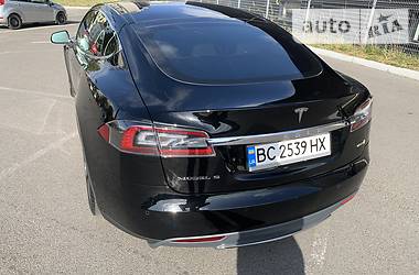 Лімузин Tesla Model S 2015 в Львові