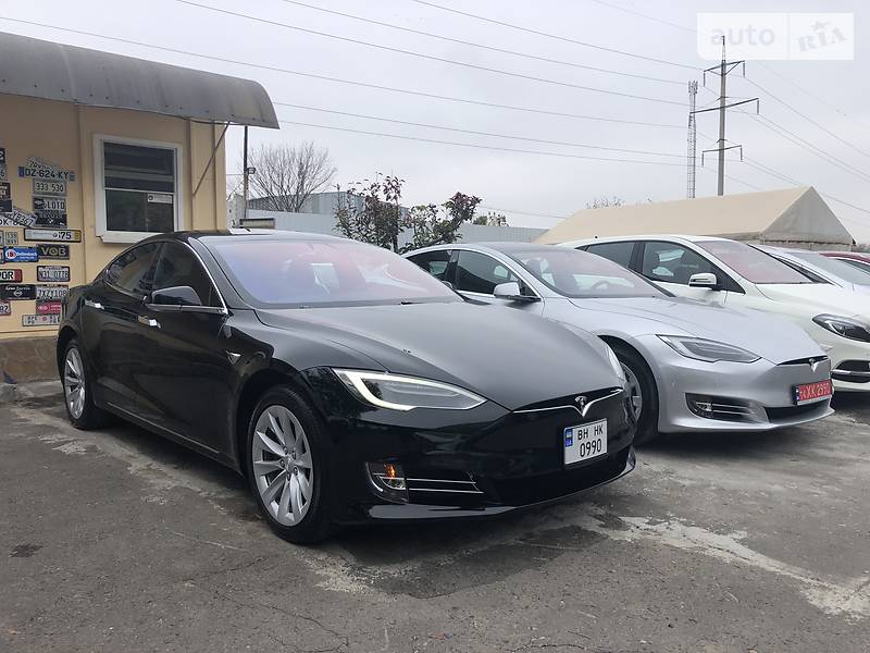 Седан Tesla Model S 2018 в Одесі