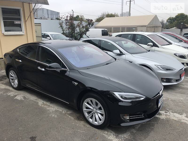 Седан Tesla Model S 2018 в Одесі