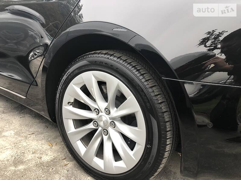 Седан Tesla Model S 2018 в Одесі
