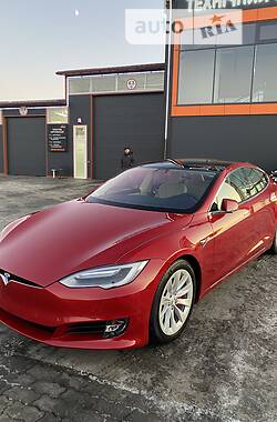 Лифтбек Tesla Model S 2017 в Львове