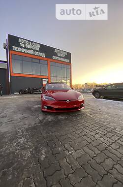 Лифтбек Tesla Model S 2017 в Львове