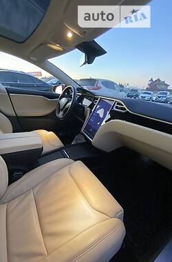 Лифтбек Tesla Model S 2017 в Львове