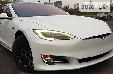 Седан Tesla Model S 2017 в 