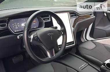 Седан Tesla Model S 2017 в 