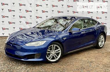 Ліфтбек Tesla Model S 2016 в Києві