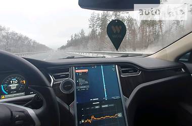 Лифтбек Tesla Model S 2013 в 