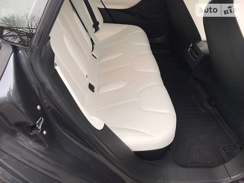 Хетчбек Tesla Model S 2017 в Харкові