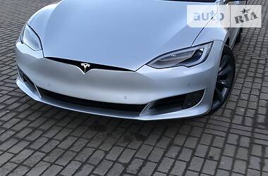 Седан Tesla Model S 2016 в 
