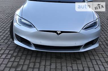 Седан Tesla Model S 2016 в 