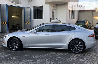 Седан Tesla Model S 2016 в 