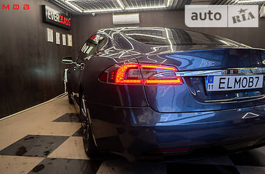 Седан Tesla Model S 2016 в 