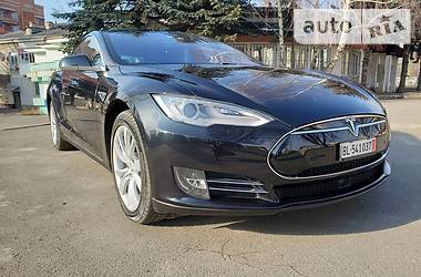 Седан Tesla Model S 2016 в Тернополе