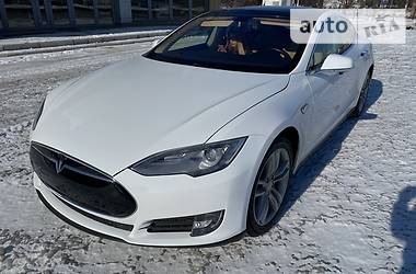 Седан Tesla Model S 2014 в Дніпрі