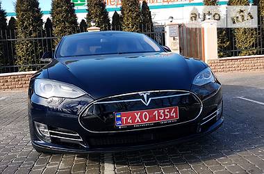 Лифтбек Tesla Model S 2014 в 
