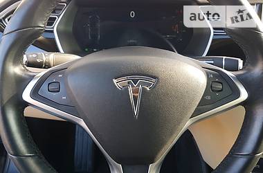 Лифтбек Tesla Model S 2014 в 