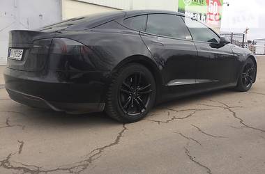 Хетчбек Tesla Model S 2015 в 