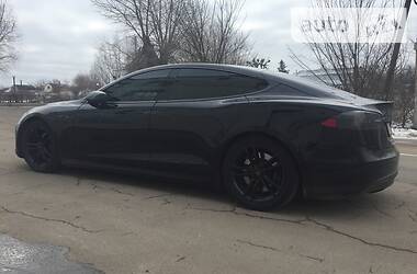 Хетчбек Tesla Model S 2015 в 