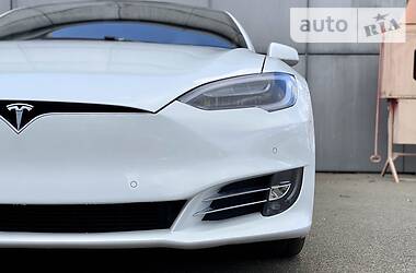 Лифтбек Tesla Model S 2016 в Киеве