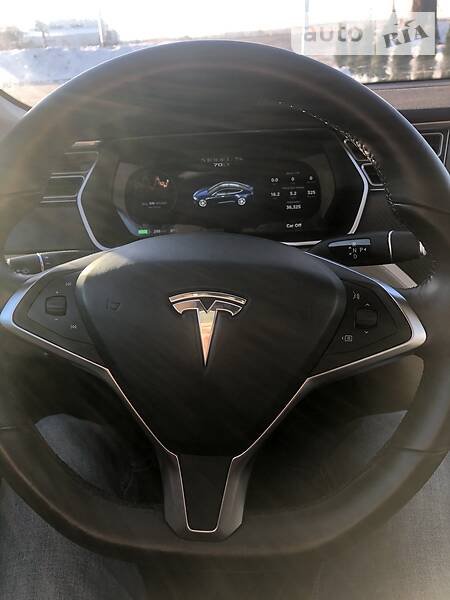 Ліфтбек Tesla Model S 2015 в Львові