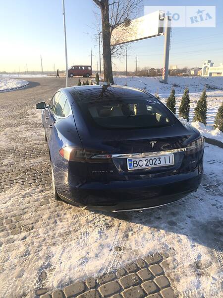 Ліфтбек Tesla Model S 2015 в Львові