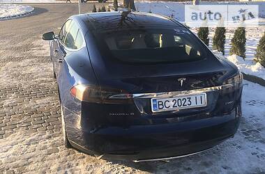 Лифтбек Tesla Model S 2015 в 