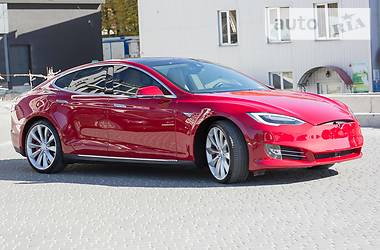 Седан Tesla Model S 2015 в Тернополе