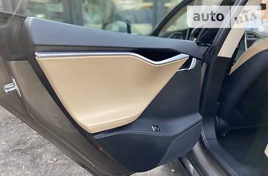 Седан Tesla Model S 2015 в 