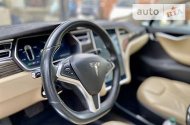 Седан Tesla Model S 2015 в 