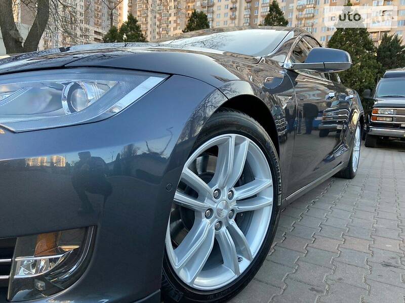 Ліфтбек Tesla Model S 2016 в Одесі