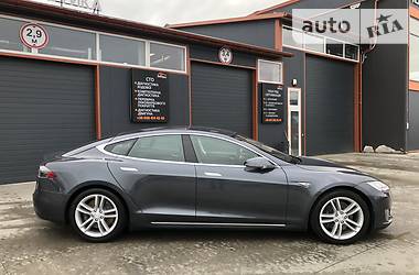 Ліфтбек Tesla Model S 2015 в 