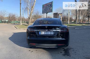 Хетчбек Tesla Model S 2014 в 