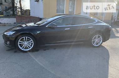Хетчбек Tesla Model S 2014 в 