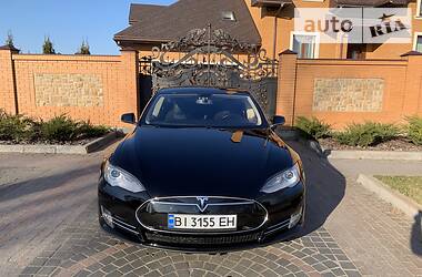 Хетчбек Tesla Model S 2014 в 
