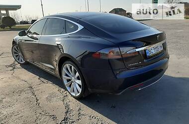 Лифтбек Tesla Model S 2013 в Городке