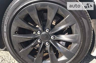 Хетчбек Tesla Model S 2016 в 