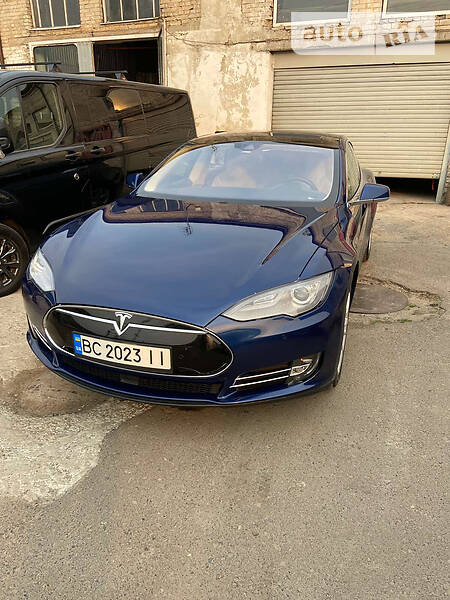 Ліфтбек Tesla Model S 2015 в Львові