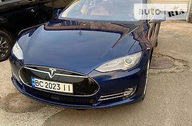 Лифтбек Tesla Model S 2015 в 